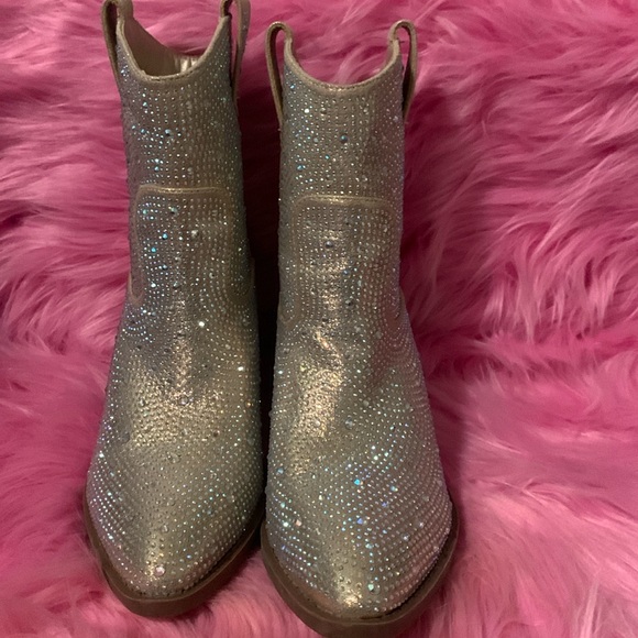 EUC Sparkling boots. 7.5 - Picture 2 of 5